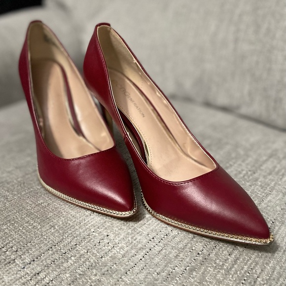 BCBGeneration beautiful high heels feel like you’re walking on clouds. - Picture 3 of 5